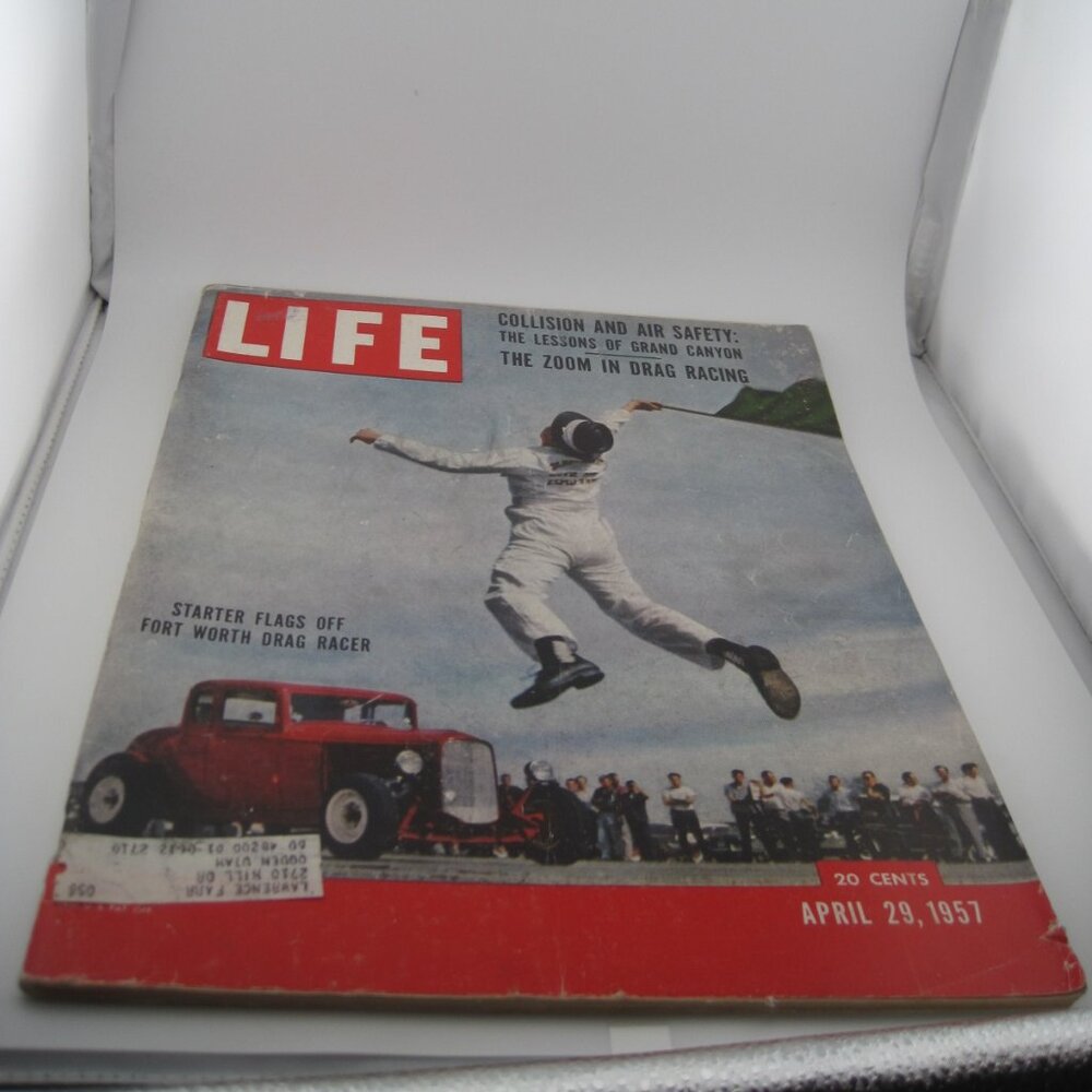 Vintage Life Magazine April 29 1957 DRAG RACING Hot Rods-Airline Crash-Space-War